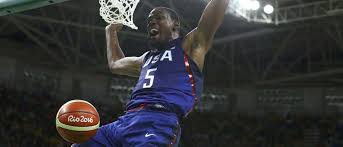 马菲奥向镜头做5比2手势 嘲讽皇马5比2不敌巴萨.